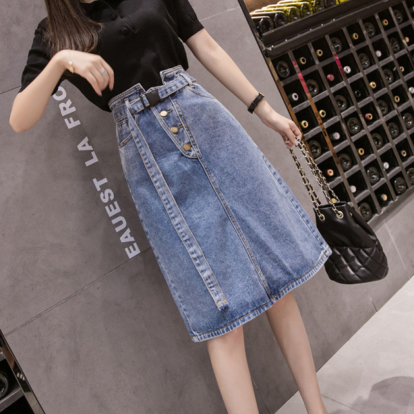 Moteriškas džinsinis sijonas su dirželiu ir sagomis