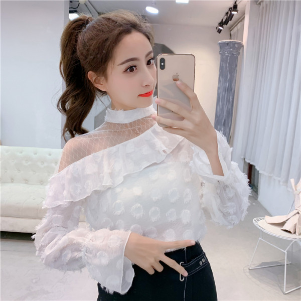 Stilinga moteriška palaidinė pusiau aukšta apykakle ir ilgomis rankovėmis