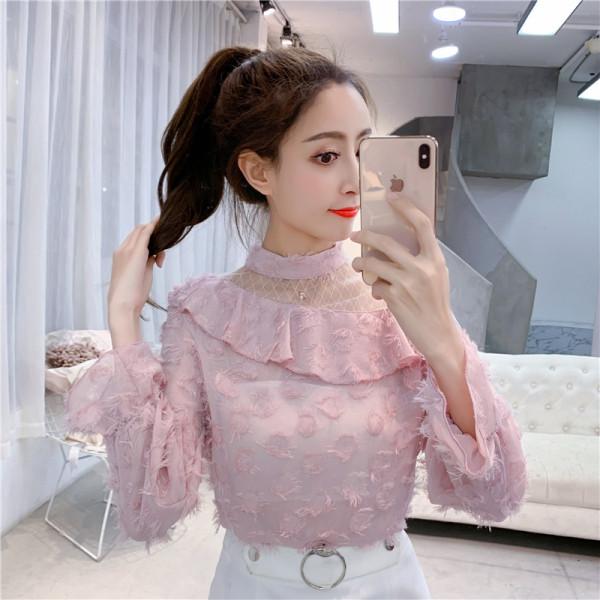 Stilinga moteriška palaidinė pusiau aukšta apykakle ir ilgomis rankovėmis