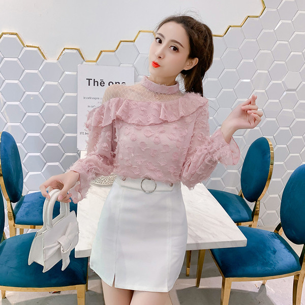 Stilinga moteriška palaidinė pusiau aukšta apykakle ir ilgomis rankovėmis