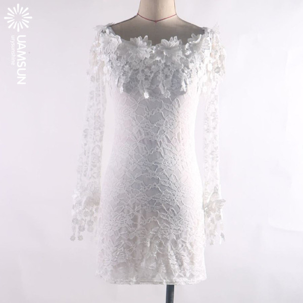 Stilinga moteriška trumpa suknelė su nėriniais ir ilgomis rankovėmis