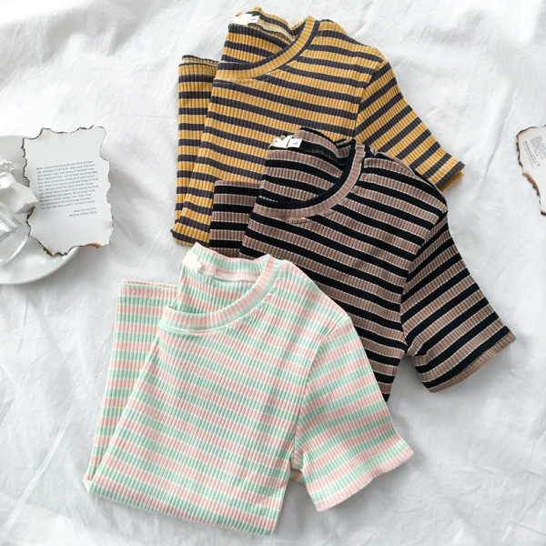 Paprasti moteriški dryžuoti marškinėliai apvalia iškirpte