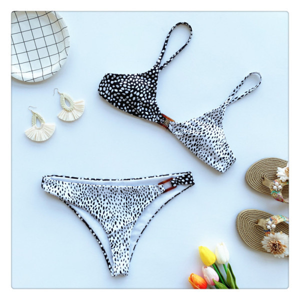 Dvodijelni kupaći kostim s tankim naramenicama u crnoj i bijeloj boji