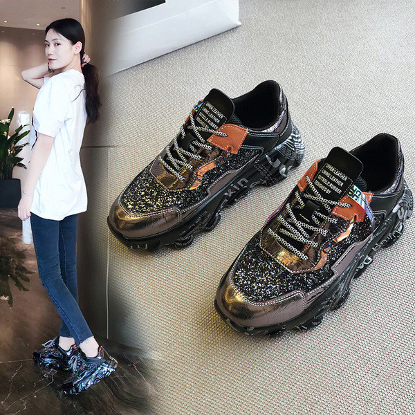 NAUJAS moteriškų sportbačių modelis su blizgiu efektu ir raišteliais