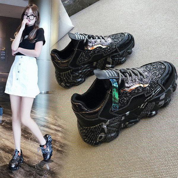 NAUJAS moteriškų sportbačių modelis su blizgiu efektu ir raišteliais