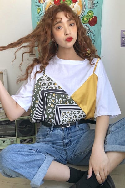 Platūs moteriški marškinėliai su apatinės dalies imitacija