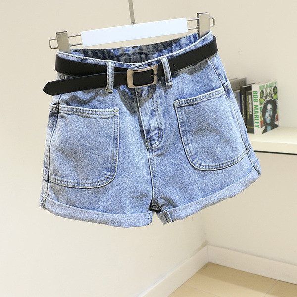 Moteriški džinsiniai šortai su kišenėmis ir dirželiu
