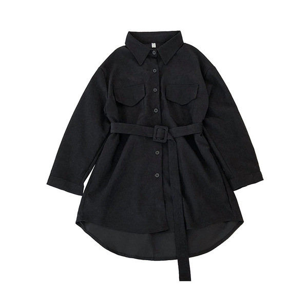 Plataus modelio moteriški marškiniai su klasikine apykakle, dirželiu ir sagomis