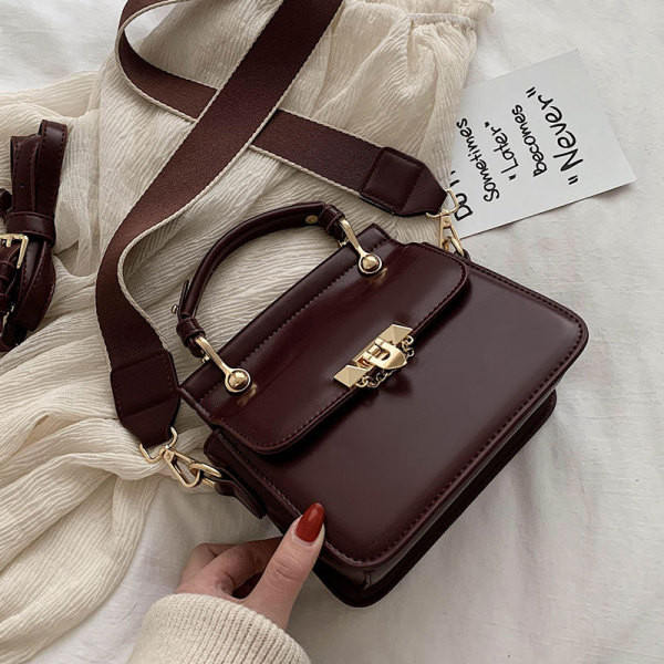 Moderni moteriška rankinė iš eko odos su dviem rankenomis