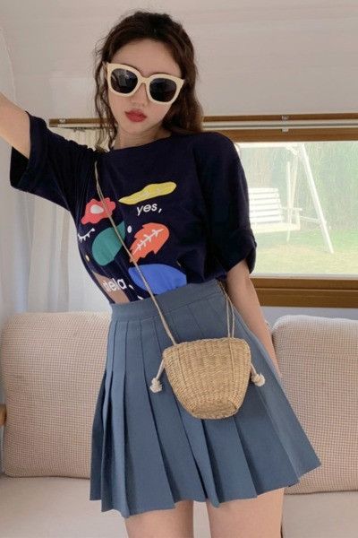 Moteriški laisvalaikio mėlyni marškinėliai su raštu