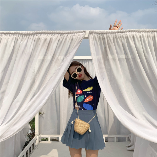 Moteriški laisvalaikio mėlyni marškinėliai su raštu