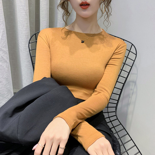 Moteriški marškinėliai su ovalia iškirpte – prigludęs modelis