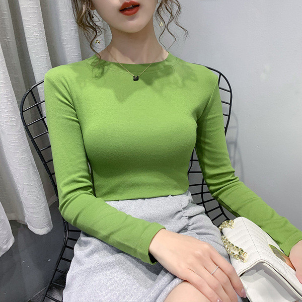 Moteriški marškinėliai su ovalia iškirpte – prigludęs modelis