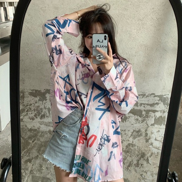 Moteriški platūs marškiniai su raštuotu raštu