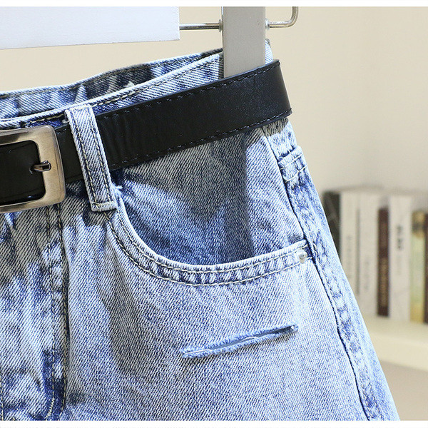 Moteriški džinsiniai šortai su dirželiu