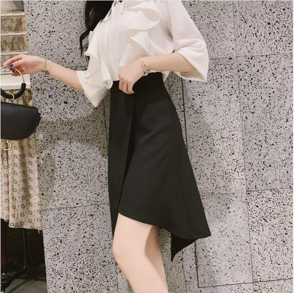 Asimetriškas moteriškas sijonas aukštu liemeniu – naujas modelis