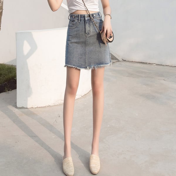 Mėlynos spalvos moteriškas džinsinis sijonas su kišene ir aukštu juosmeniu