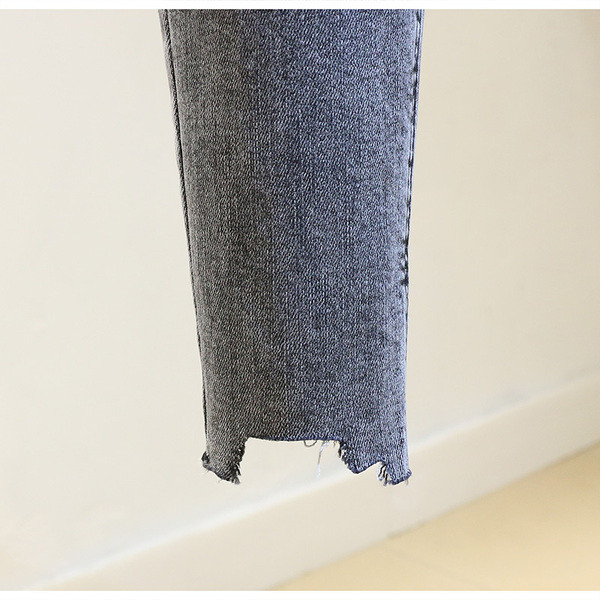 Modernūs moteriški džinsai Slim-modelis aukštu juosmeniu ir diržu