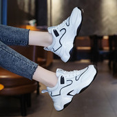 Laisvalaikiai moteriški sportbačiai su raišteliais ir grubiu padu