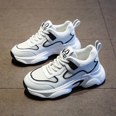 Laisvalaikiai moteriški sportbačiai su raišteliais ir grubiu padu