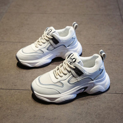 Laisvalaikiai moteriški sportbačiai su raišteliais ir grubiu padu