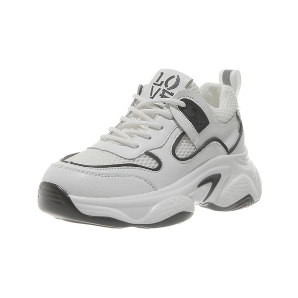 Laisvalaikiai moteriški sportbačiai su raišteliais ir grubiu padu