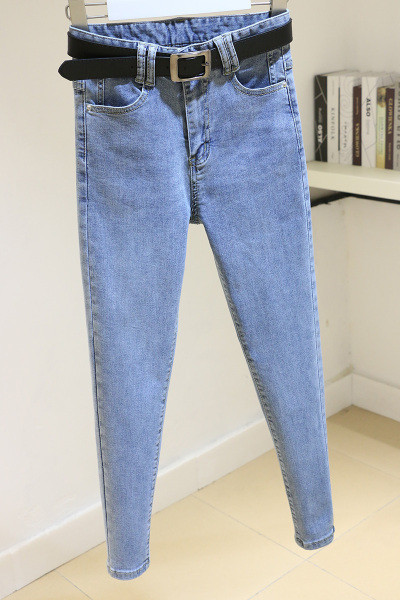 Laisvalaikiai moteriški džinsai Liekno modelio aukštu juosmeniu