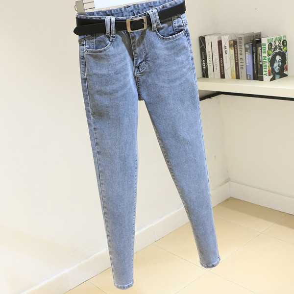 Laisvalaikiai moteriški džinsai Liekno modelio aukštu juosmeniu