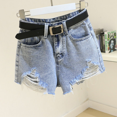 Дамски дънкови къси панталони с колан и скъсани мотиви