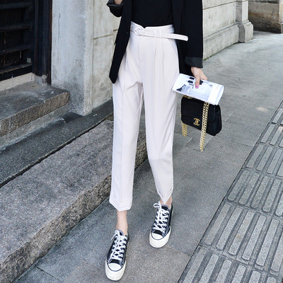 Moteriškos kelnės aukštu juosmeniu ir diržu – tiesus modelis