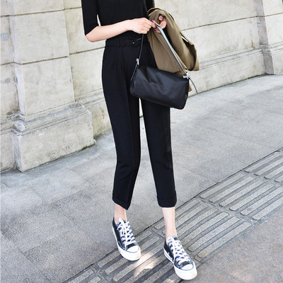 Moteriškos kelnės aukštu juosmeniu ir diržu – tiesus modelis