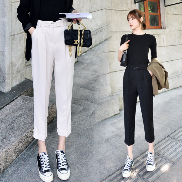 Moteriškos kelnės aukštu juosmeniu ir diržu – tiesus modelis