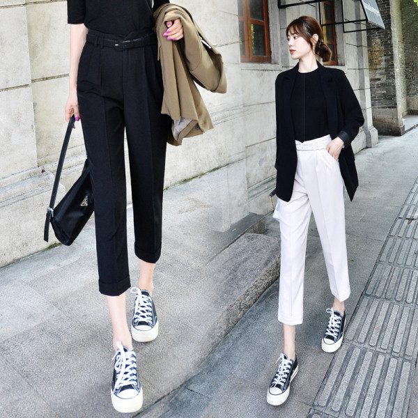 Moteriškos kelnės aukštu juosmeniu ir diržu – tiesus modelis