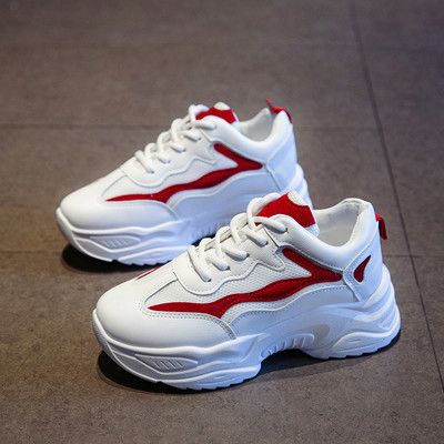 Laisvalaikiai moteriški sportbačiai grubiu padu ir raišteliais