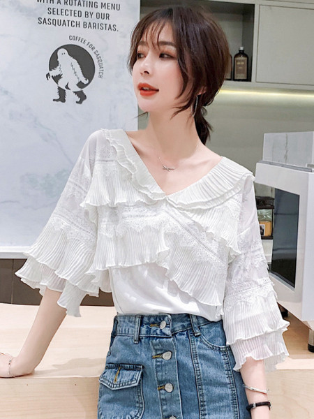 Šiuolaikinė moteriška palaidinė su 7/8 rankovėmis ir špico iškirpte