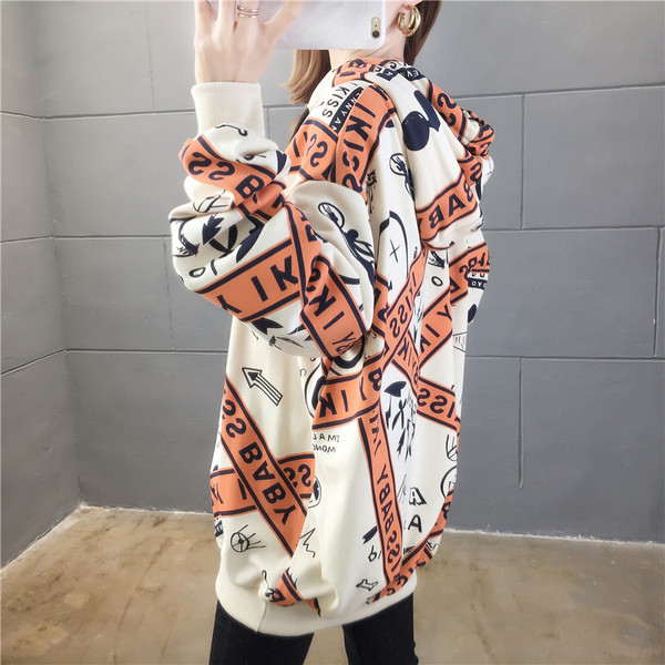 Modernus moteriškas megztinis su gobtuvu – platus modelis