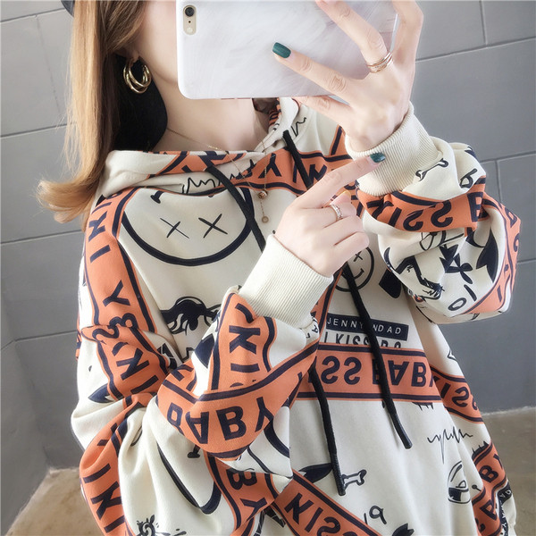 Modernus moteriškas megztinis su gobtuvu – platus modelis