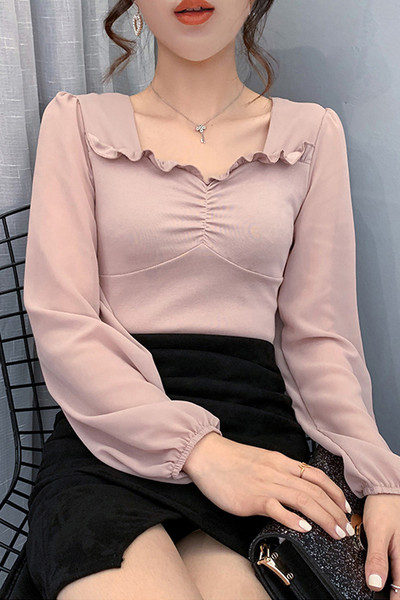 Šiuolaikinė moteriška palaidinė kvadratine iškirpte