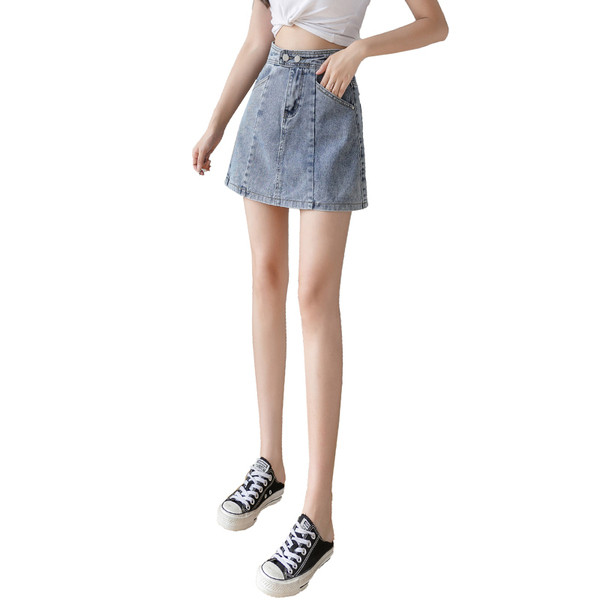 Moteriškas laisvalaikio trumpas džinsinis sijonas aukštu juosmeniu ir kišenėmis