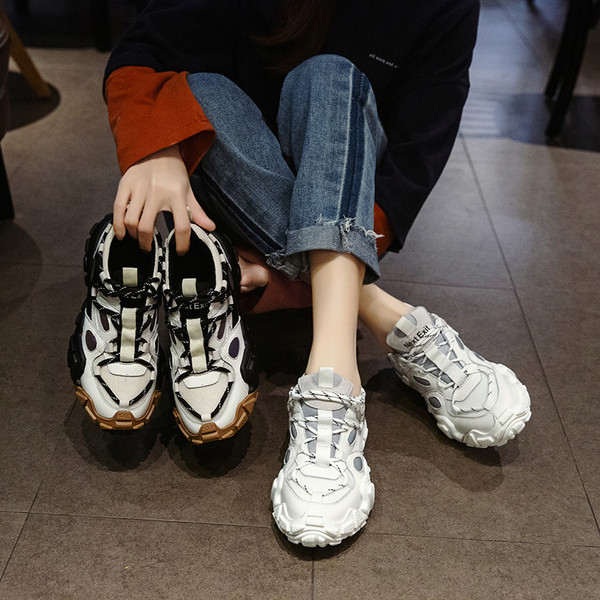 NAUJAS moteriškų šiuolaikiškų kedų modelis su raišteliais ir grubiu padu