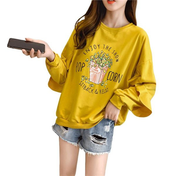 Šiuolaikinė moteriška palaidinė su ovalia iškirpte ir raštu