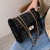 Stilingas moteriškas krepšys su ilga grandinėle ir pūkais