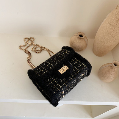 Stilingas moteriškas krepšys su ilga grandinėle ir pūkais