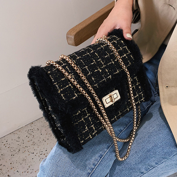 Stilingas moteriškas krepšys su ilga grandinėle ir pūkais