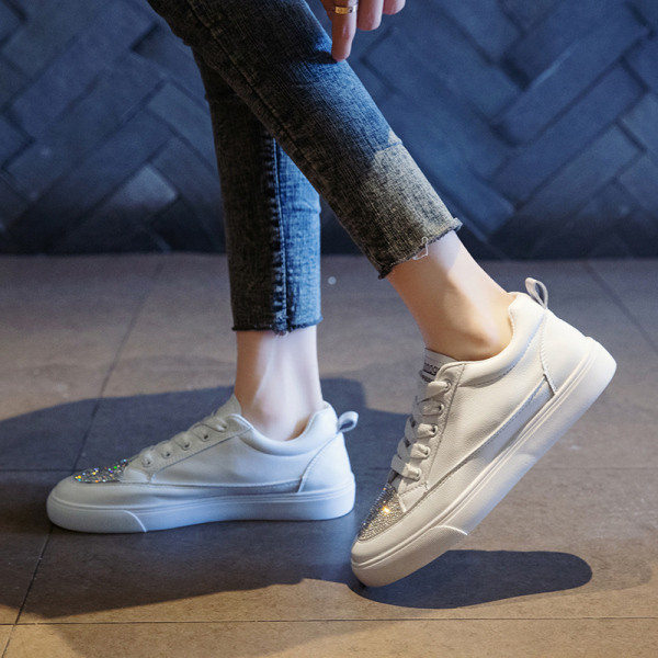 JAUNS sieviešu kedu modelis ar spīdīgu efektu