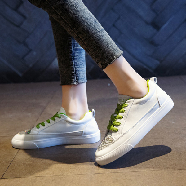 JAUNS sieviešu kedu modelis ar spīdīgu efektu