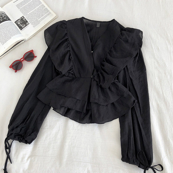 Šiuolaikiniai iškirpti moteriški marškiniai ilgomis rankovėmis ir V formos iškirpte