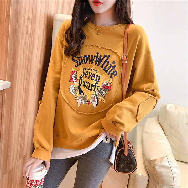 Modernūs moteriški megztiniai su raštu ir gobtuvu