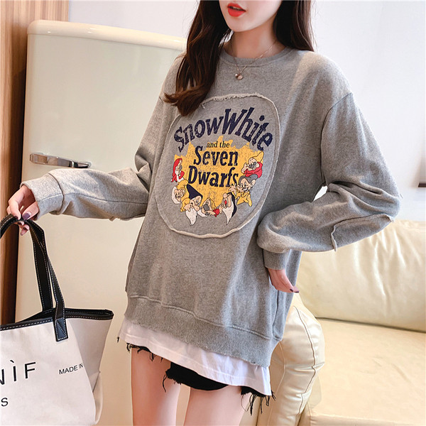 Modernūs moteriški megztiniai su raštu ir gobtuvu