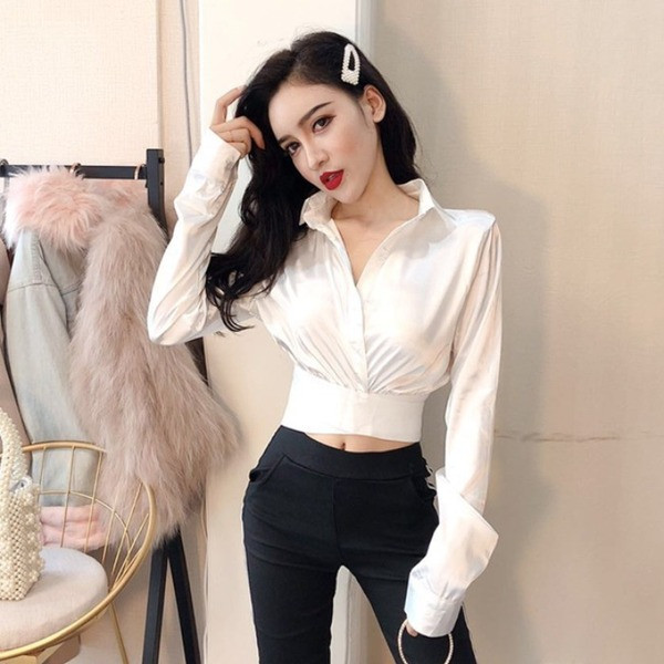 Trumpi moteriški marškiniai su klasikine apykakle ir sagomis